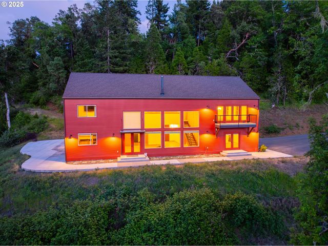 1655 GEM Dr, Roseburg, OR 97471