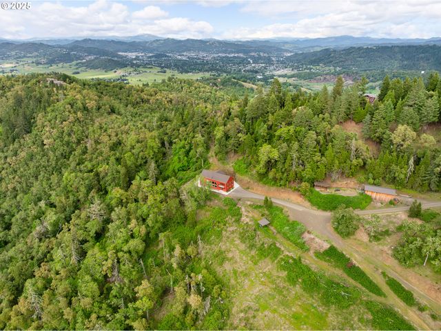 1655 GEM Dr, Roseburg, OR 97471