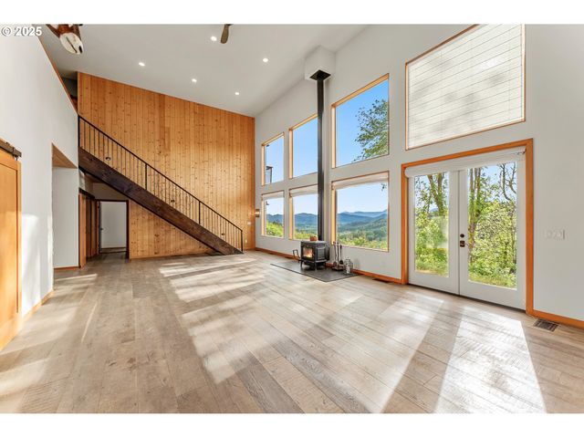 1655 GEM Dr, Roseburg, OR 97471