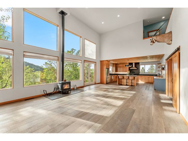 1655 GEM Dr, Roseburg, OR 97471