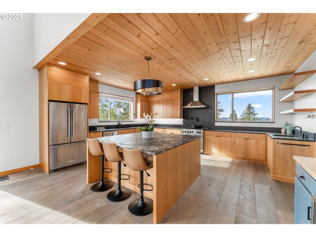 1655 GEM Dr, Roseburg, OR 97471