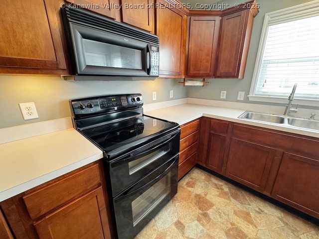 2305 Kanawha Terrace 112, St Albans, WV 25177