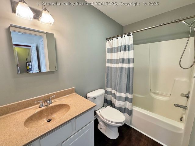 2305 Kanawha Terrace 112, St Albans, WV 25177