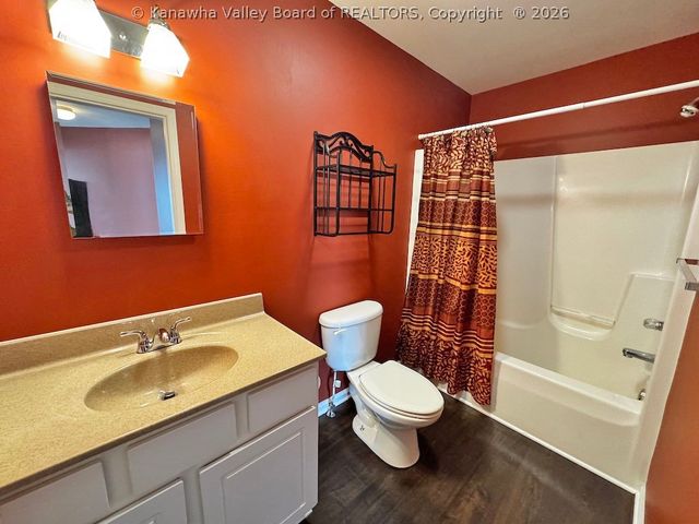 2305 Kanawha Terrace 112, St Albans, WV 25177