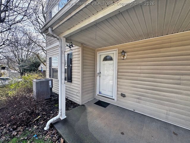 2305 Kanawha Terrace 112, St Albans, WV 25177