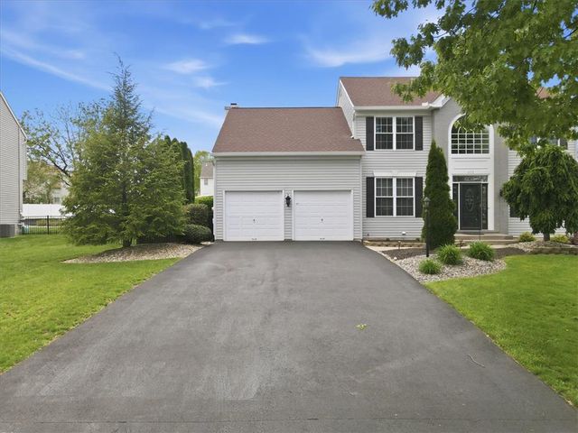 410 Ramblewood Drive, Forks Twp, PA 18040
