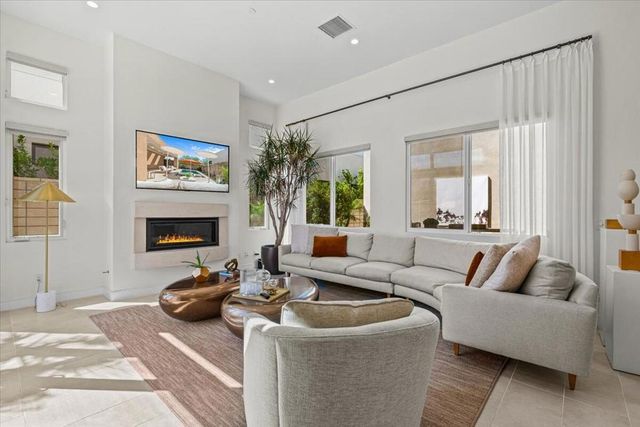 446 Fountain Drive, Palm Springs, CA 92262