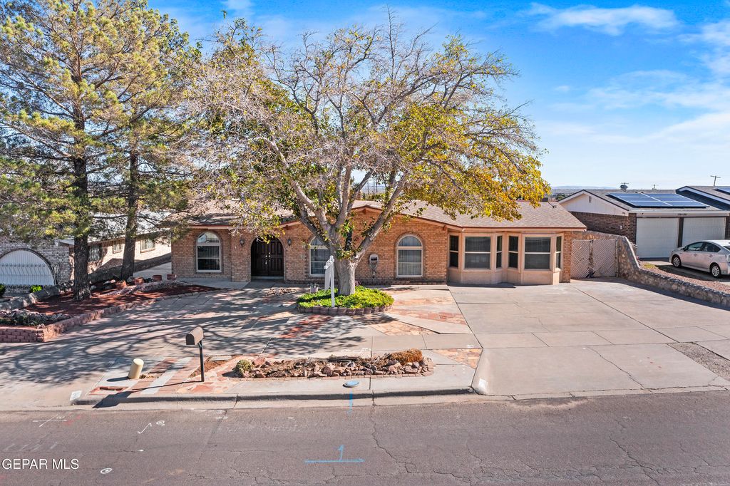 10406 BON AIRE Drive, El Paso, TX 79924