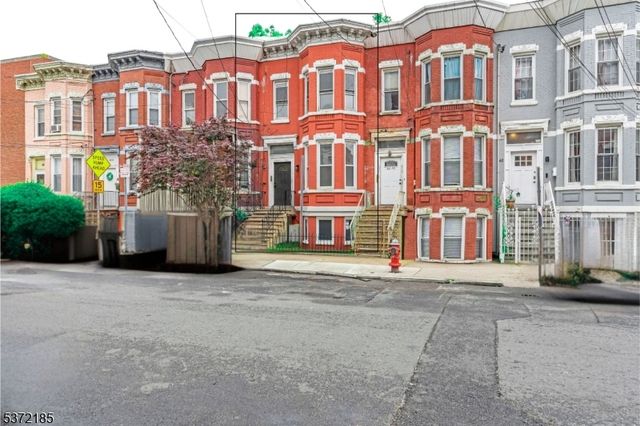 64 Oak St, Jersey City, NJ 07304