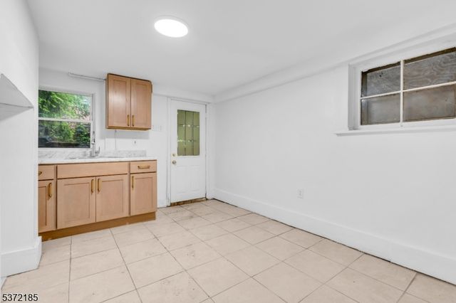 64 Oak St, Jersey City, NJ 07304