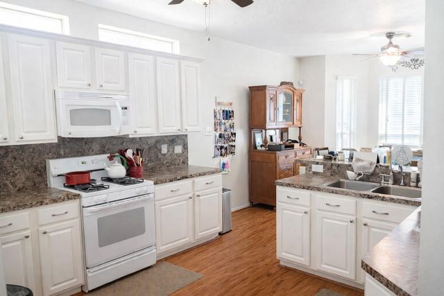 2122 Lexington Woods Drive, Spring, TX 77373