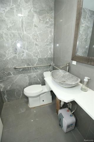 14939 Meyers Road, Detroit, MI 48227