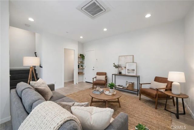 2138 Bella Court, Costa Mesa, CA 92627