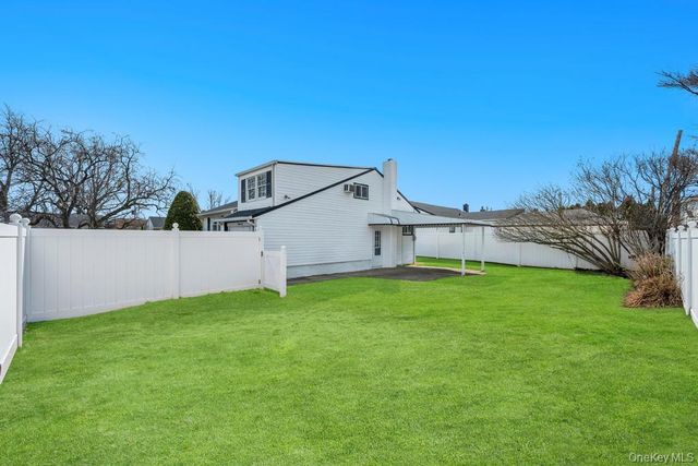 26 Terry Street, Hicksville, NY 11801