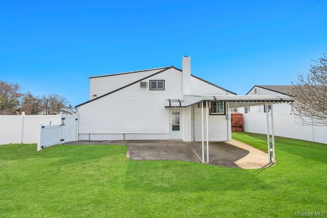 26 Terry Street, Hicksville, NY 11801