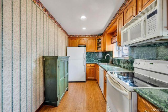 26 Terry Street, Hicksville, NY 11801