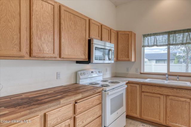 2513 W Timberlake Loop, Coeur D'alene, ID 83815