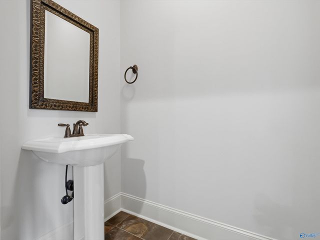 84 Lake Forest Blvd, Huntsville, AL 35824