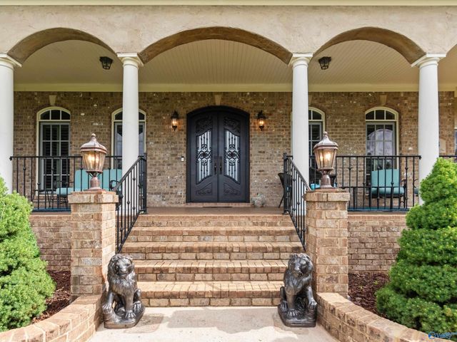 84 Lake Forest Blvd, Huntsville, AL 35824