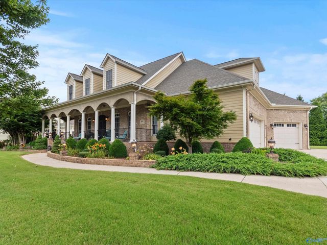 84 Lake Forest Blvd, Huntsville, AL 35824