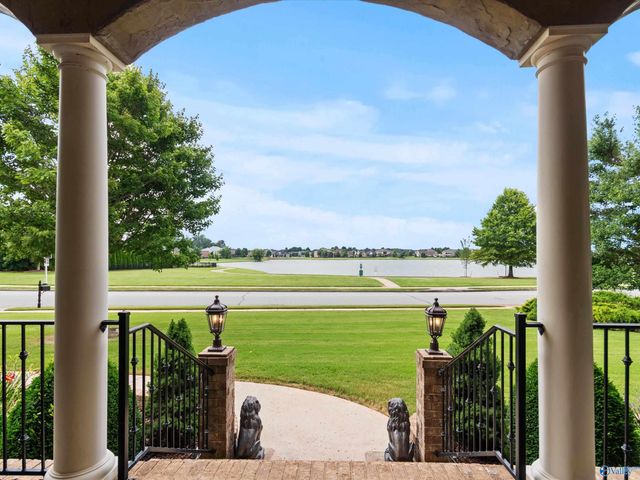 84 Lake Forest Blvd, Huntsville, AL 35824