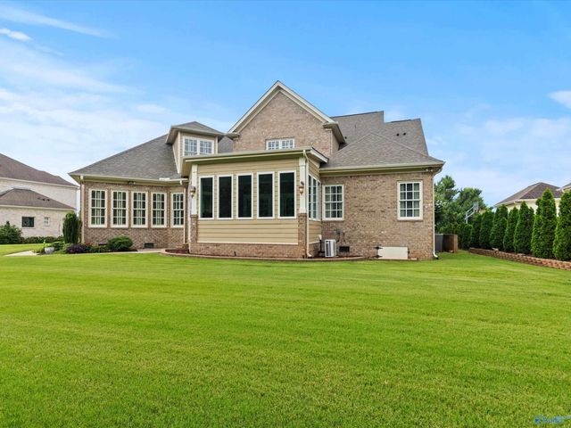84 Lake Forest Blvd, Huntsville, AL 35824