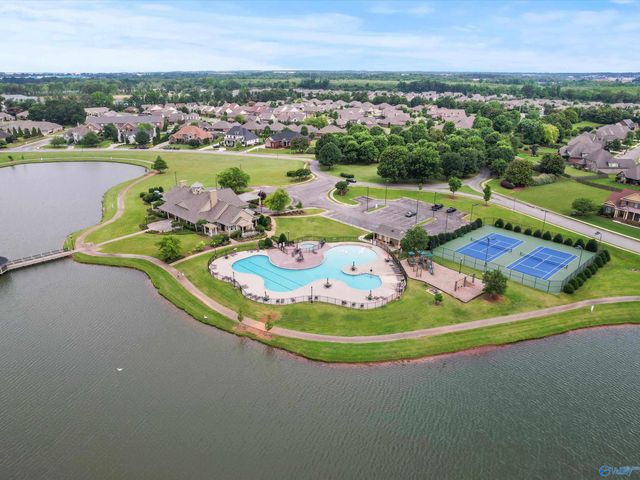 84 Lake Forest Blvd, Huntsville, AL 35824