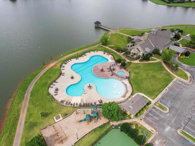 84 Lake Forest Blvd, Huntsville, AL 35824