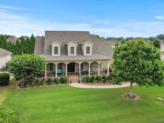 84 Lake Forest Blvd, Huntsville, AL 35824
