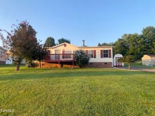692 Oak Grove Road, Johnson City, TN 37615