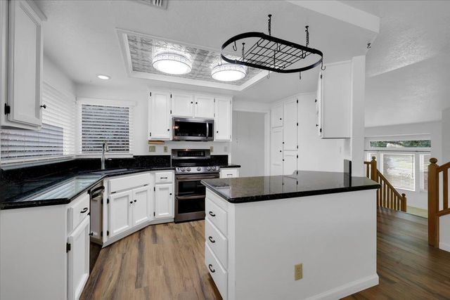 1376 Zephyr Dr, Yuba City, CA 95991