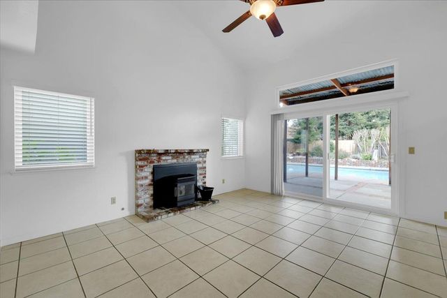 1376 Zephyr Dr, Yuba City, CA 95991