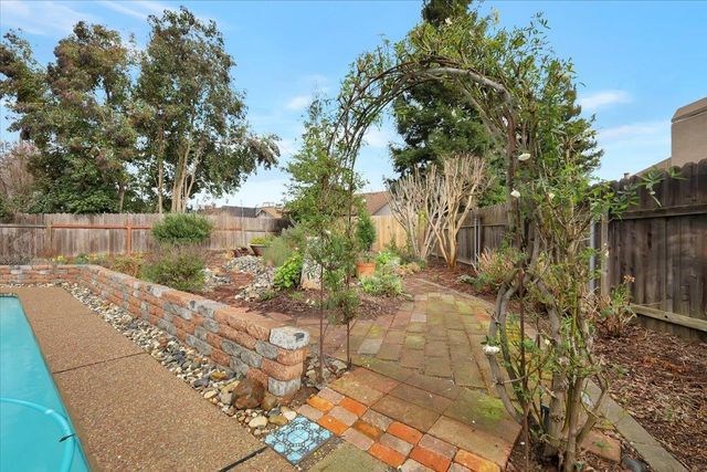 1376 Zephyr Dr, Yuba City, CA 95991