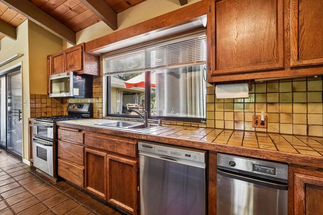 6180 Rustic Hills Dr, Rocklin, CA 95677