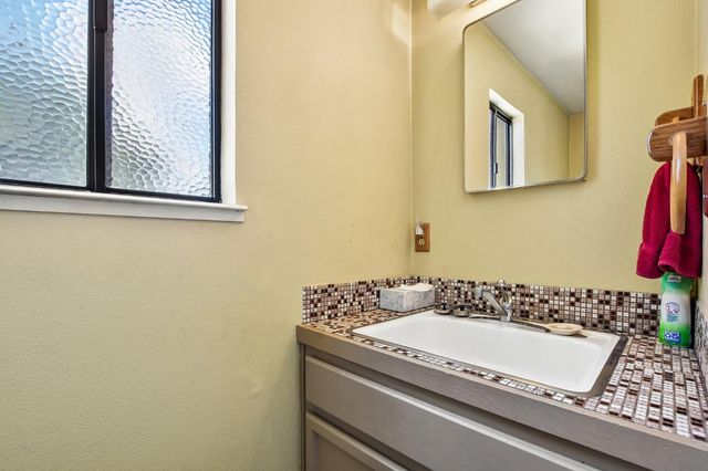 6180 Rustic Hills Dr, Rocklin, CA 95677