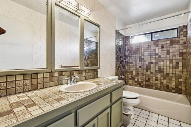 6180 Rustic Hills Dr, Rocklin, CA 95677