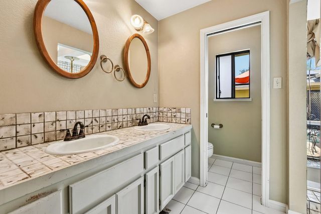 6180 Rustic Hills Dr, Rocklin, CA 95677