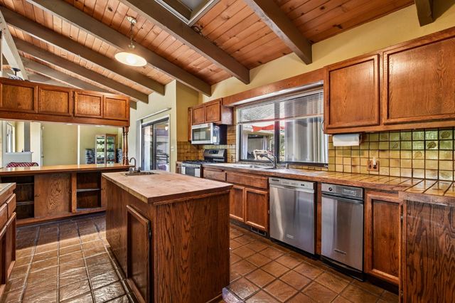 6180 Rustic Hills Dr, Rocklin, CA 95677