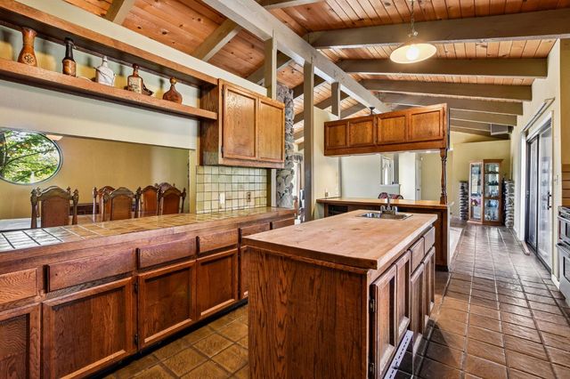 6180 Rustic Hills Dr, Rocklin, CA 95677