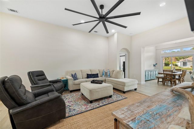 10 GLENEAGLES PLACE, Palm Coast, FL 32137