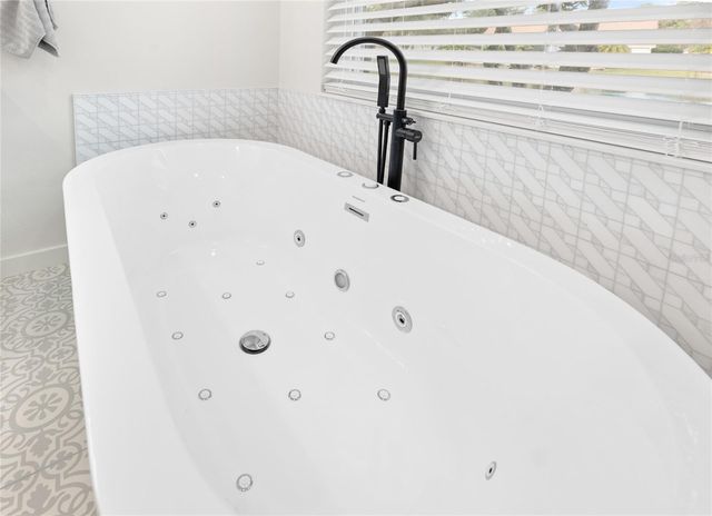 10 GLENEAGLES PLACE, Palm Coast, FL 32137