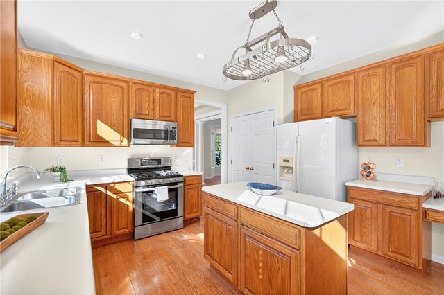 809 WIBLE RUN ROAD, Shaler, PA 15209