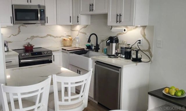 546 VIA DE LA VALLE F, Solana Beach, CA 92075