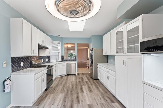 1680 Oakbrooke Court, Eagan, MN 55122