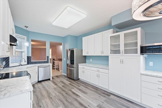1680 Oakbrooke Court, Eagan, MN 55122