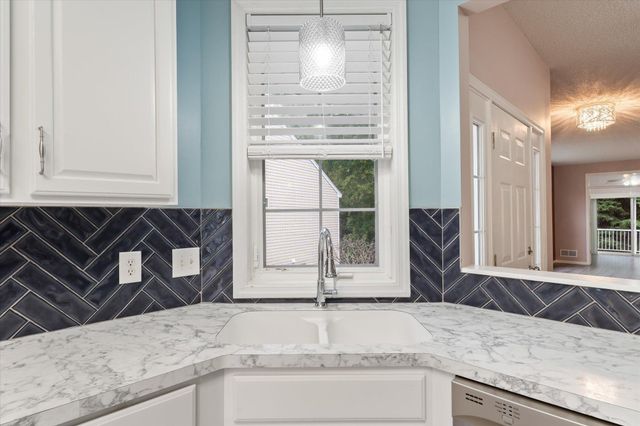 1680 Oakbrooke Court, Eagan, MN 55122