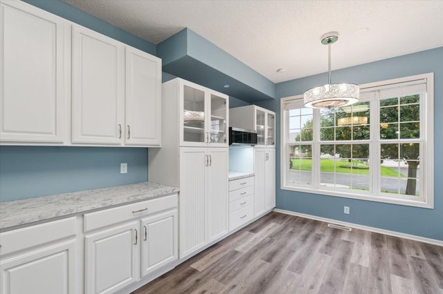 1680 Oakbrooke Court, Eagan, MN 55122
