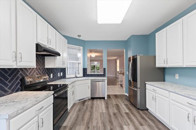 1680 Oakbrooke Court, Eagan, MN 55122