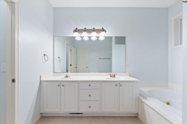 1680 Oakbrooke Court, Eagan, MN 55122
