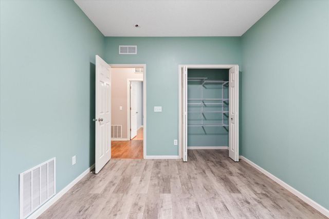 1680 Oakbrooke Court, Eagan, MN 55122